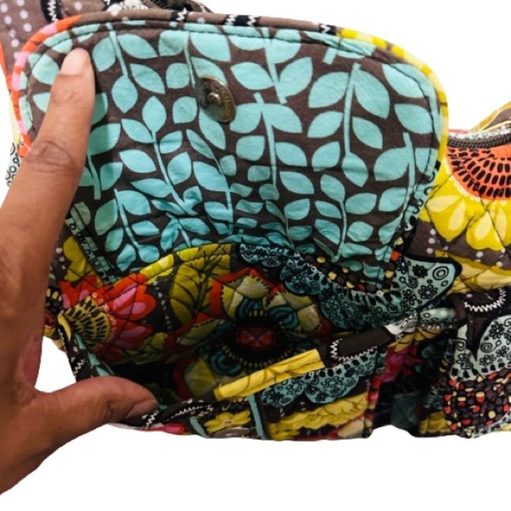 Gorgeous Vera Bradley hobo bag - Picture 4 of 10